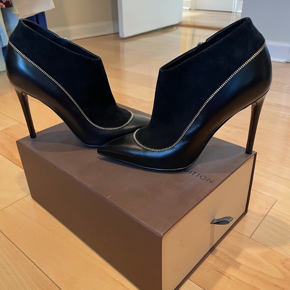 AUTHENTIC * LOUIS VUITTON Booties Size 37 - Picture 4 of 8